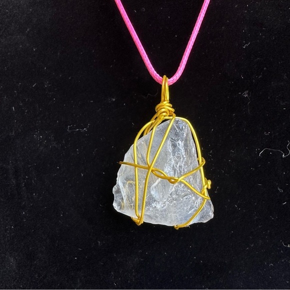 Handmade sea glass pendant gold tone Wire Wrapped Necklace beach glass 5544 - Picture 5 of 8